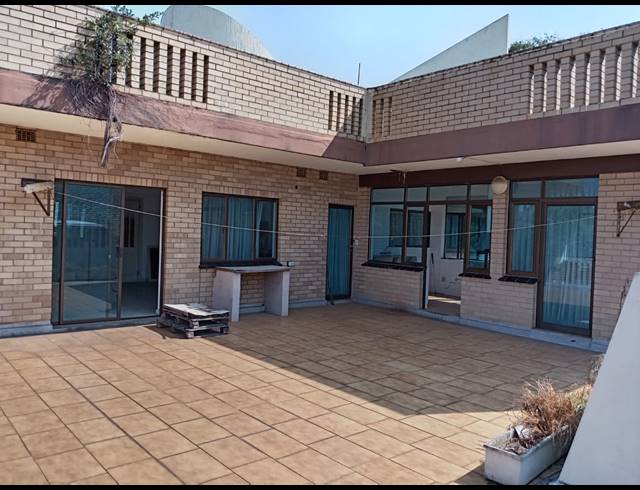 12 BEDROOM HOUSE FOR SALE IN ISIPINGO HILLS
